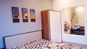 1 bedroom, hypo-allergenic bedding available, down comforters, minibar - Sea View Homestay (Da Nang)