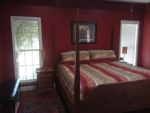 4 bedrooms, iron/ironing board, free WiFi, bed sheets