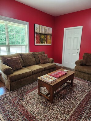 Smart TV, fireplace, stereo - Modern Living in Country Setting (Starkville)