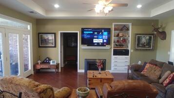 Smart TV, fireplace, stereo