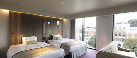 Executive Twin Room | Down comforters, in-room safe, blackout drapes, soundproofing