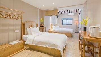 Quarto família | Escrivaninha, quartos à prova de som, Wi-Fi de cortesia