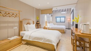 Escritorio, sistema de insonorización y wifi gratis