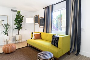 TV - B5- Desert Gem, Spacious, Welcoming, 2BR (Desert Hot Springs)