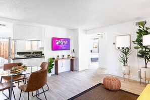 Dining - B5- Desert Gem, Spacious, Welcoming, 2BR (Desert Hot Springs)