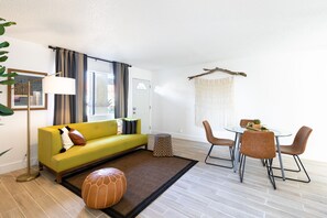 TV - B5- Desert Gem, Spacious, Welcoming, 2BR (Desert Hot Springs)