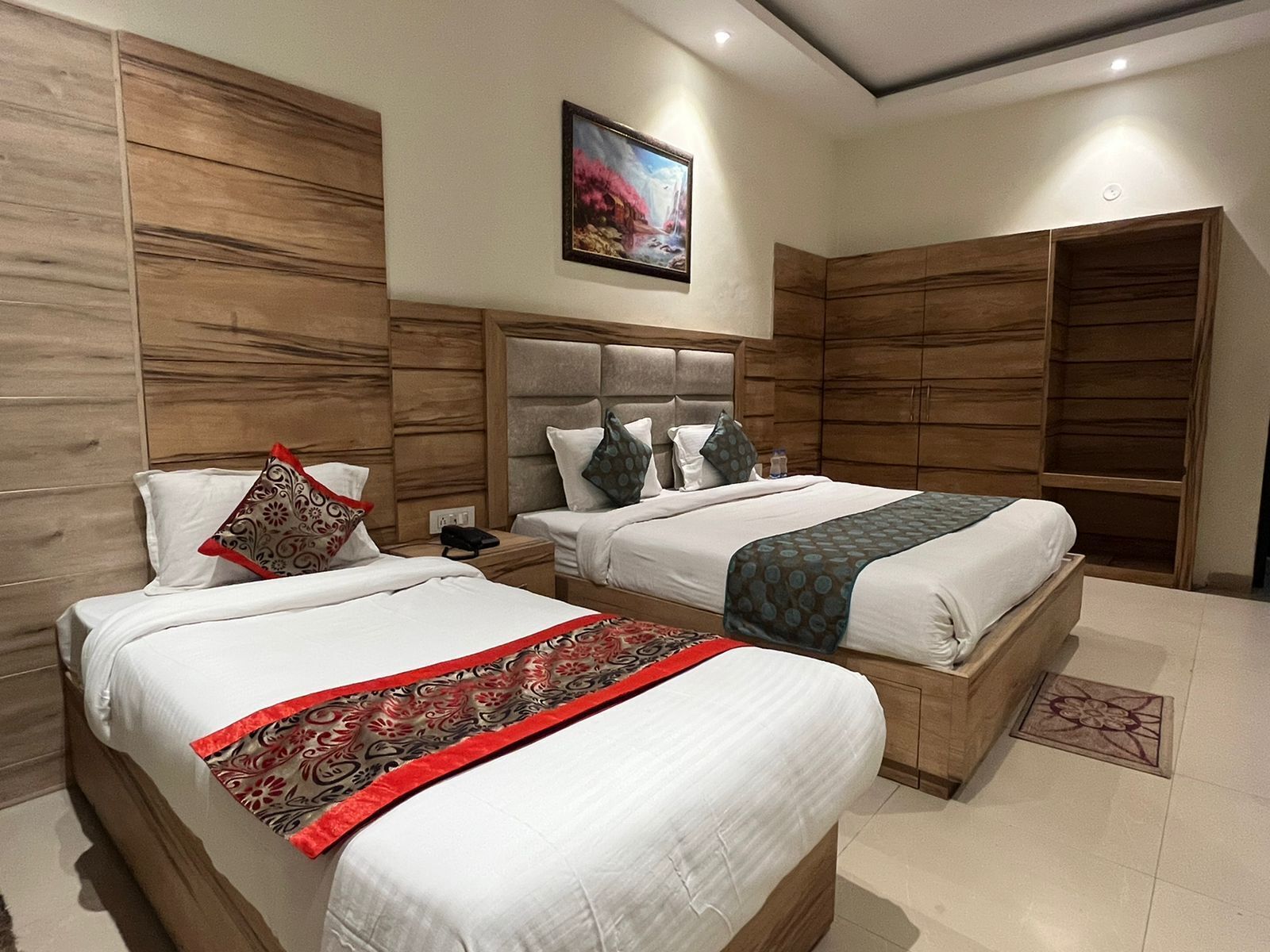 Executive Triple Room | Premium bedding, memory foam beds, desk, laptop workspace