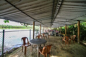 Khu ẩm thực ngoài trời