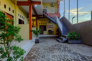 Exterior - Hotel O Hening Homestay Near Pantai Tanjung Bias (Mataram)