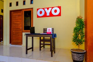 Reception - Hotel O Hening Homestay Near Pantai Tanjung Bias (Mataram)