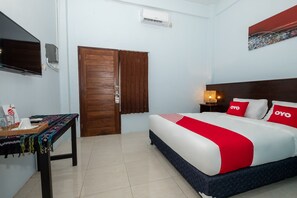 Standard Double Room | Free WiFi - Hotel O Hening Homestay Near Pantai Tanjung Bias (Mataram)