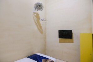 Economy Double Room | Bathroom
