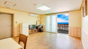 Dandelion | Living room | Flat-screen TV