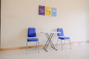 Lobby sitting area - SPOT ON 2431 Tf Homestay (Caruban)