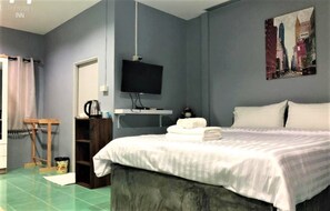 Double Room | Desk, free WiFi, bed sheets - The Money inn (Khon Kaen)