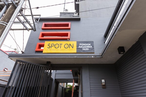 Exterior - SPOT ON 2433 Pondok Akuanna (Makassar)