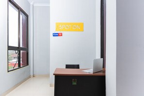 Reception - SPOT ON 2433 Pondok Akuanna (Makassar)