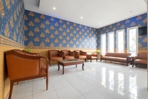 Lobby sitting area - SPOT ON 2419 Rumah Nugraha Hotel Syariah (Yogyakarta)