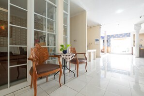 Lobby sitting area - SPOT ON 2419 Rumah Nugraha Hotel Syariah (Yogyakarta)