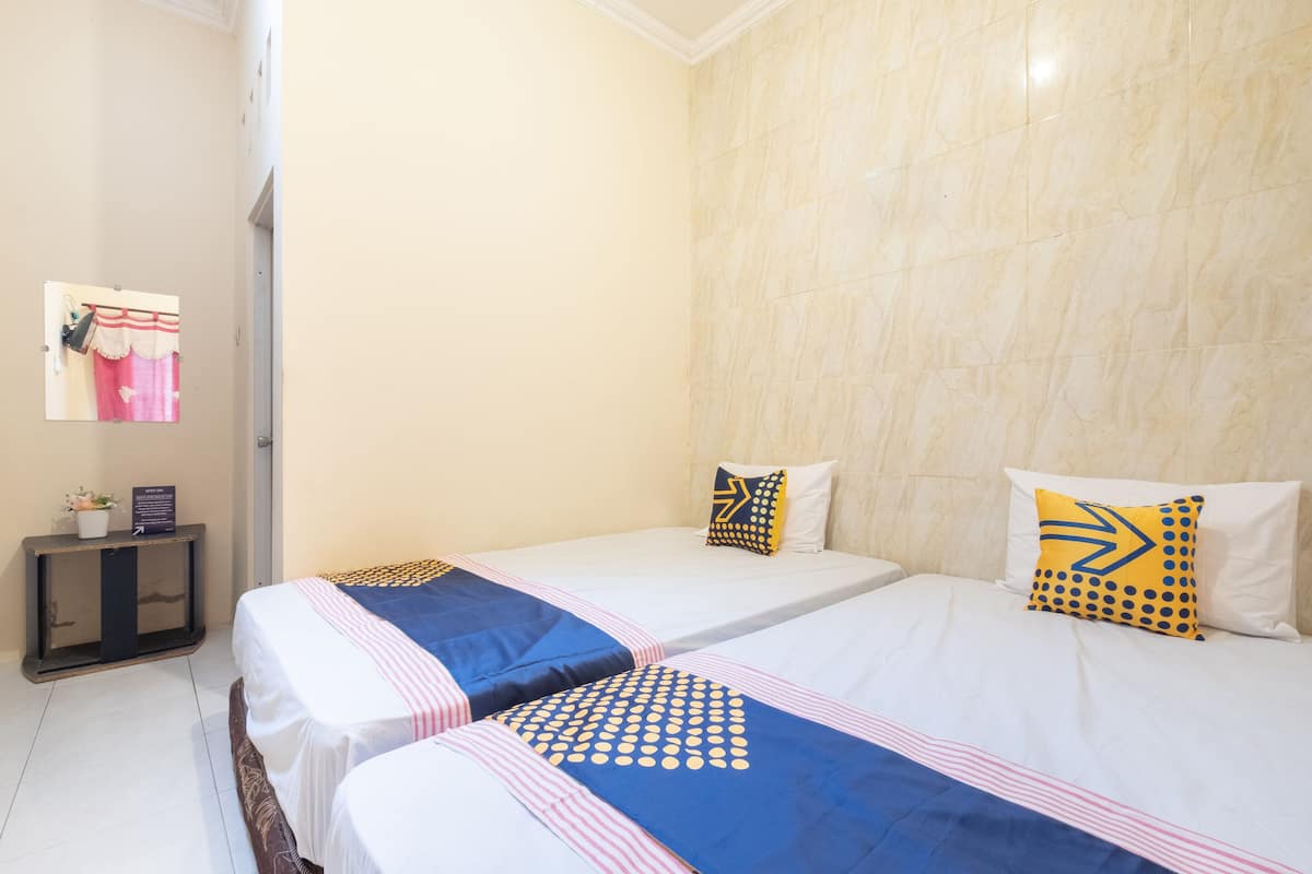 Economy Twin Room | Desk, free WiFi, bed sheets