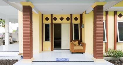 OYO 2371 Islami Family Residence