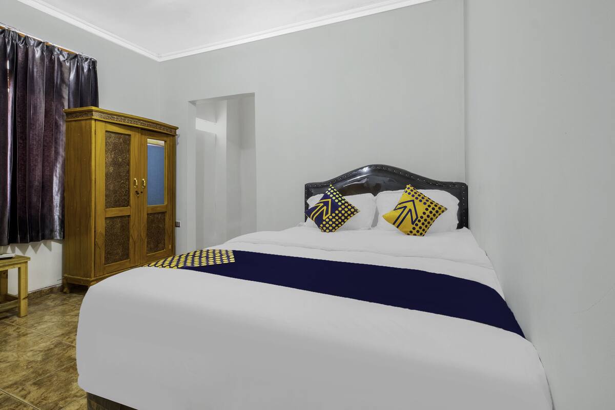 Escritorio, wifi gratis y ropa de cama
