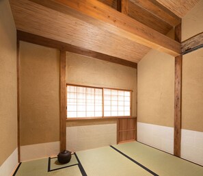 Private Vacation Home | Desk, blackout drapes, free WiFi - Kanade Matsubaragokomachi Momijitei (Kyoto)