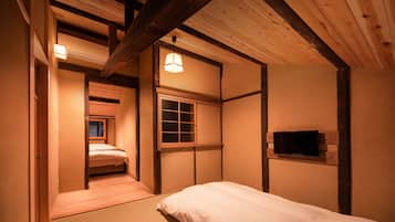 Private Vacation Home | 2 bedrooms, desk, blackout drapes, free WiFi