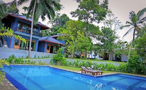 Outdoor pool - OYO 531 Green Residencies (Galle)