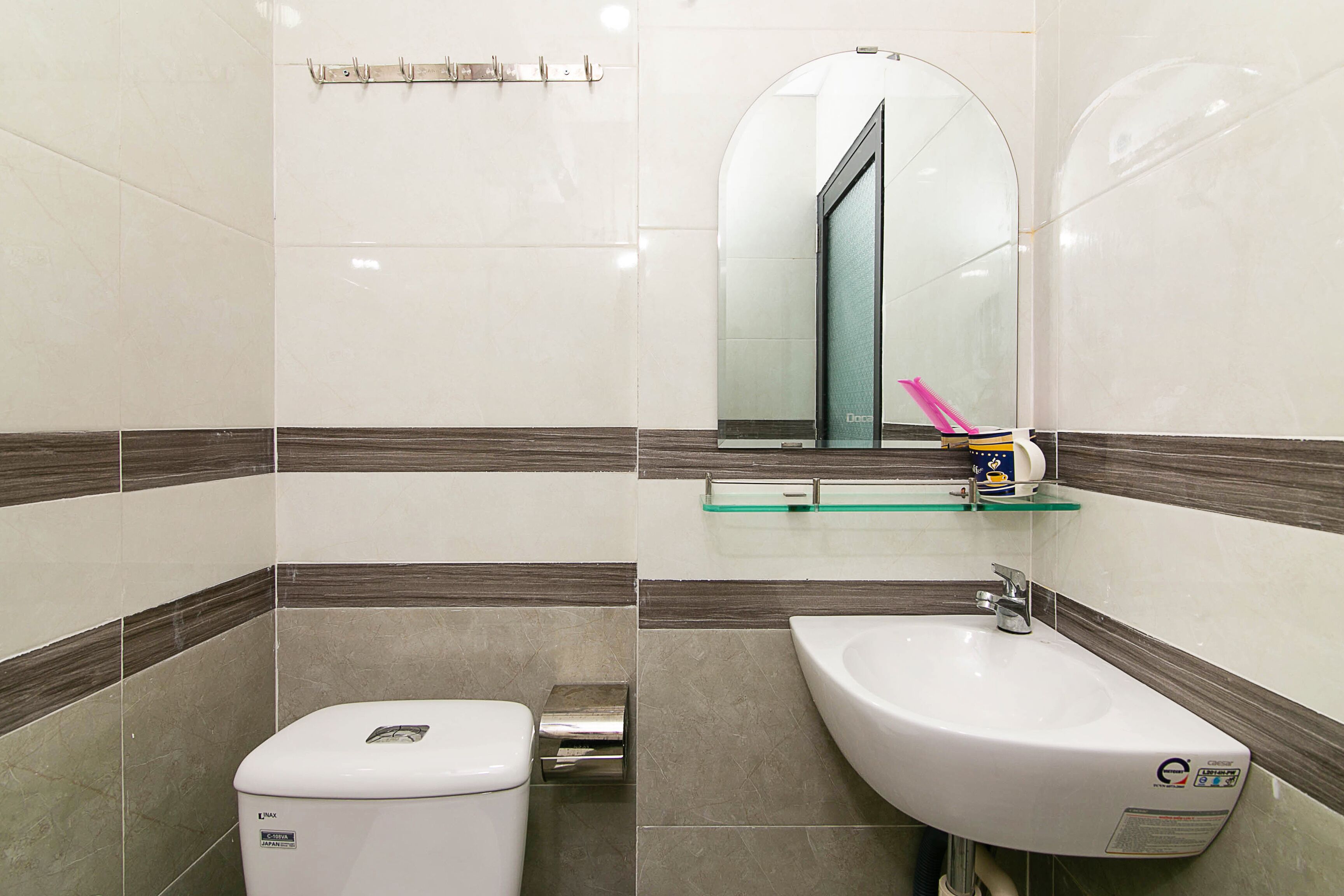 superior double room | bathroom | shower, free toiletries, slippers, towels