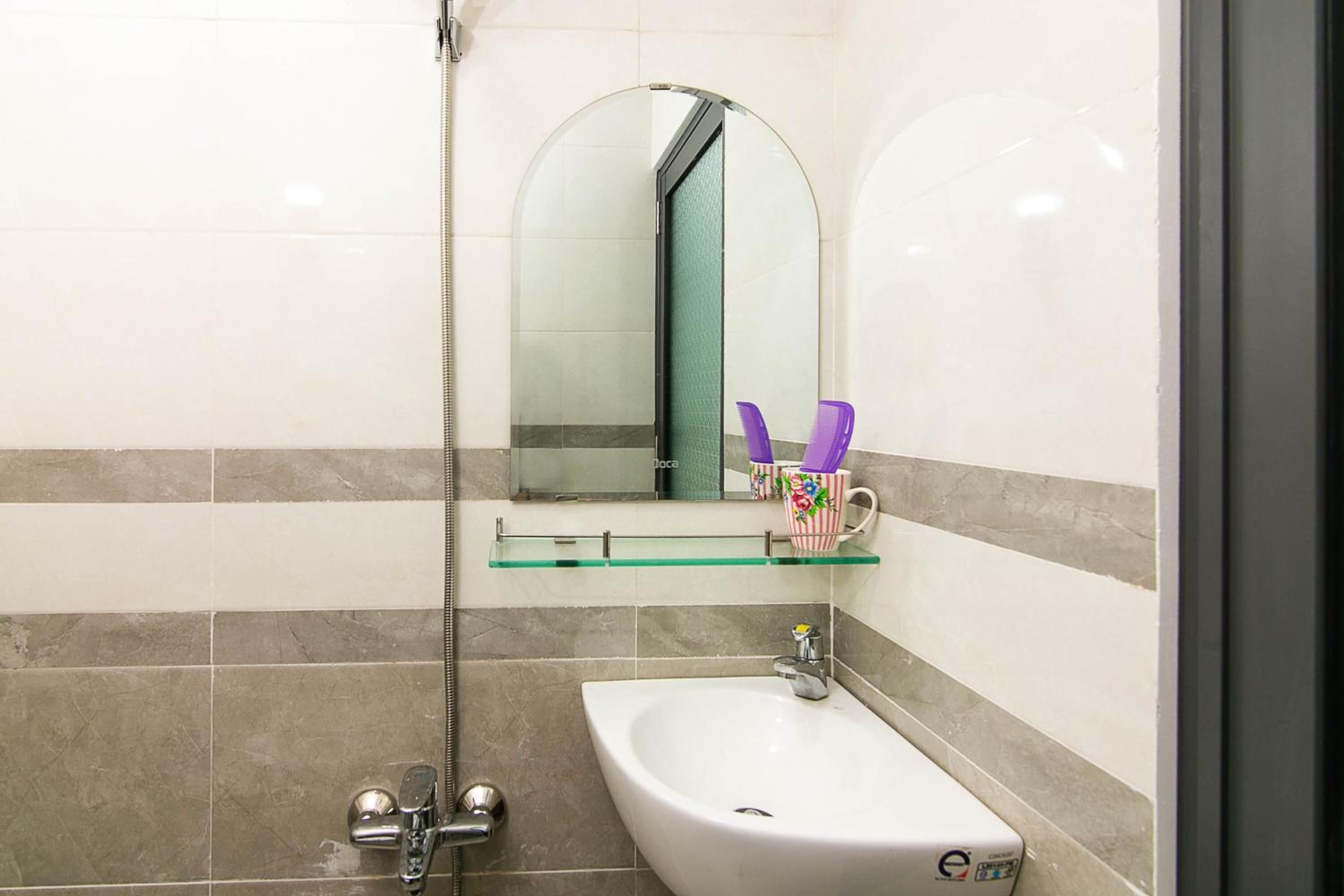 shower, free toiletries, slippers, towels