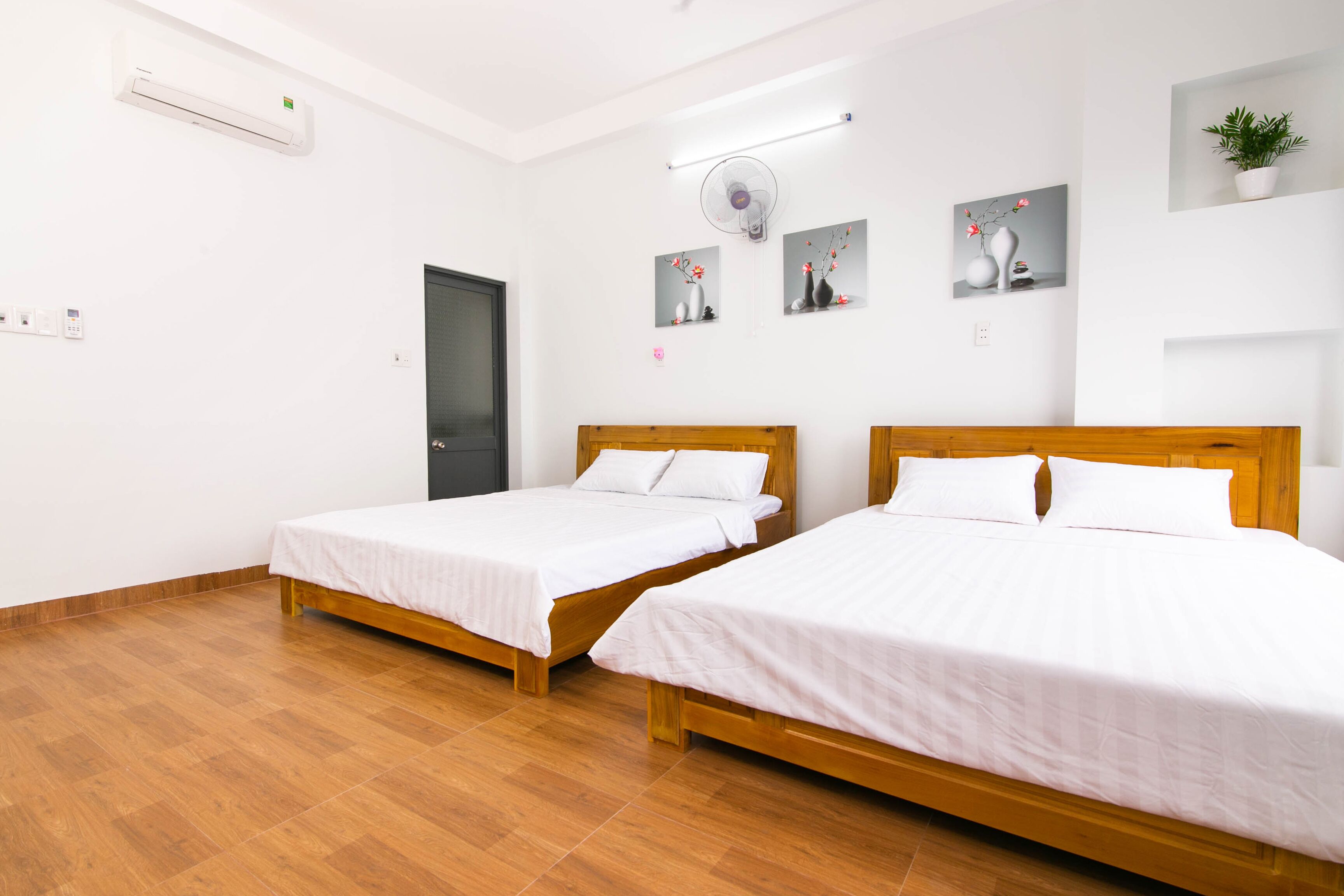 superior quadruple room | free wifi, bed sheets