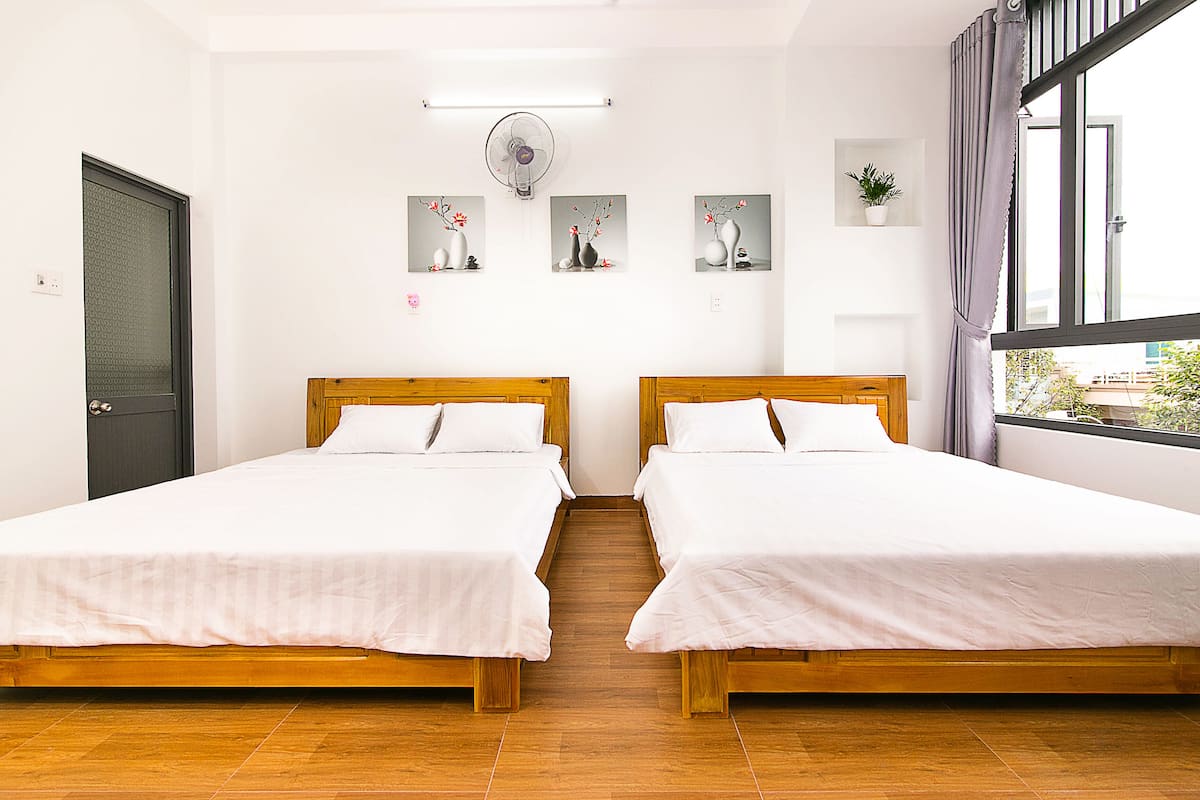 superior quadruple room | free wifi, bed sheets
