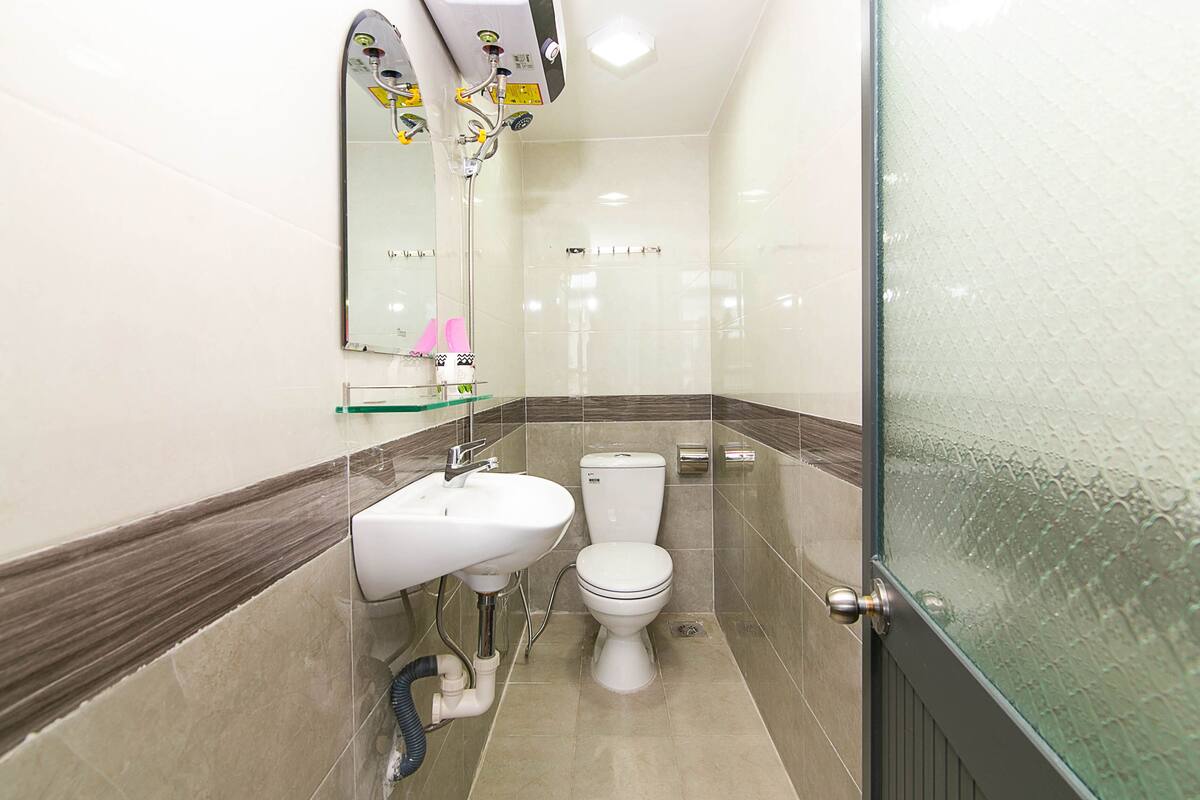 superior quadruple room | bathroom | shower, free toiletries, slippers, towels