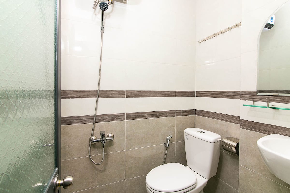 superior double room | bathroom | shower, free toiletries, slippers, towels