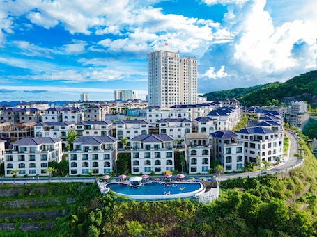 Property map. D'Lioro Hotel & Resort