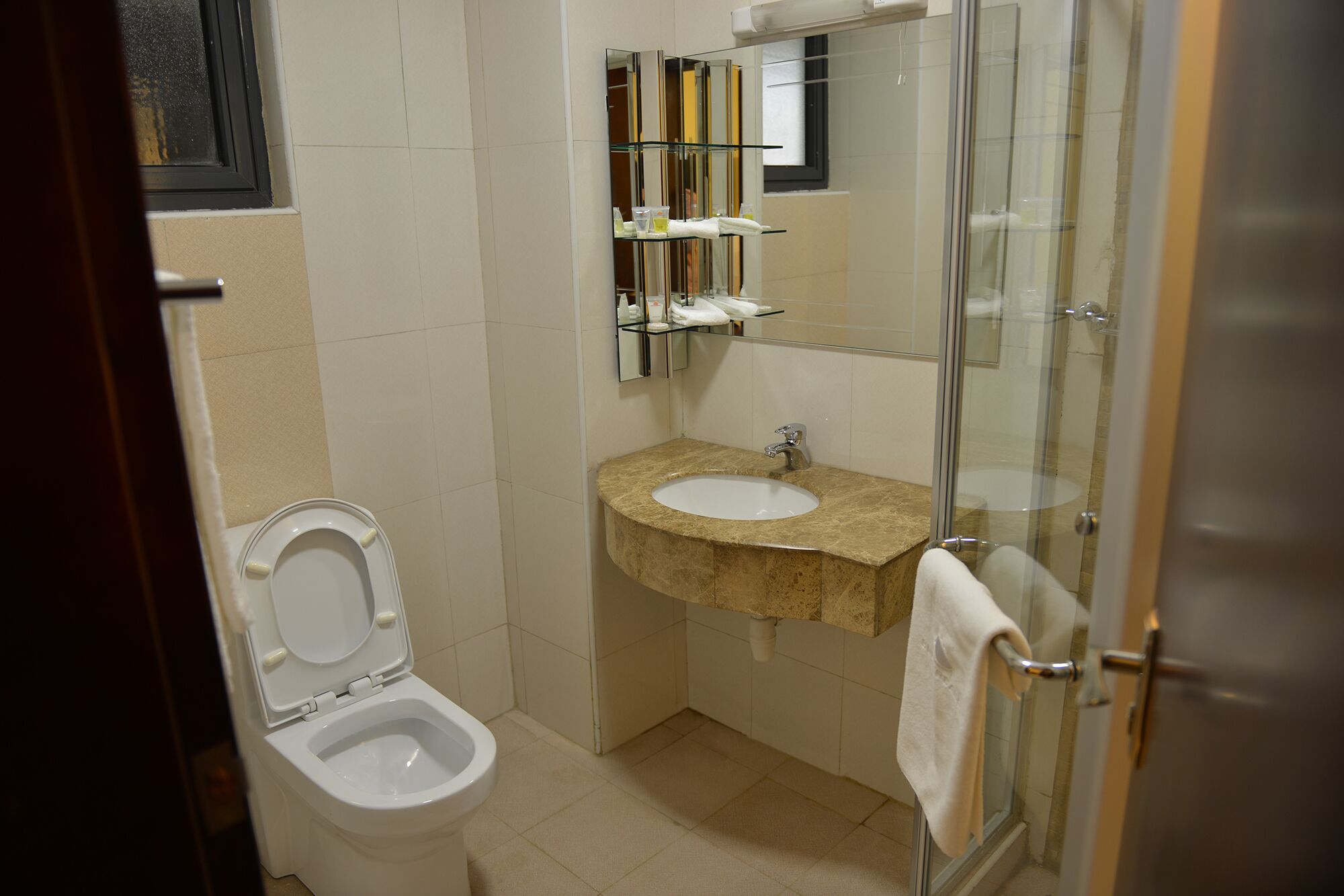 shower, rainfall showerhead, free toiletries, hair dryer