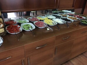 Free daily buffet breakfast  - Buyuk Akcay Hotel (Erzurum)