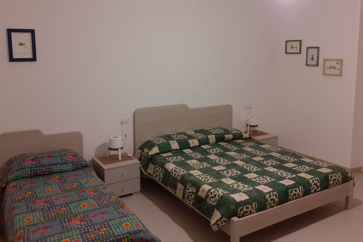 Standard Triple Room, Shared Bathroom (Rosy) | Desk, laptop workspace, soundproofing, iron/ironing board (on request)