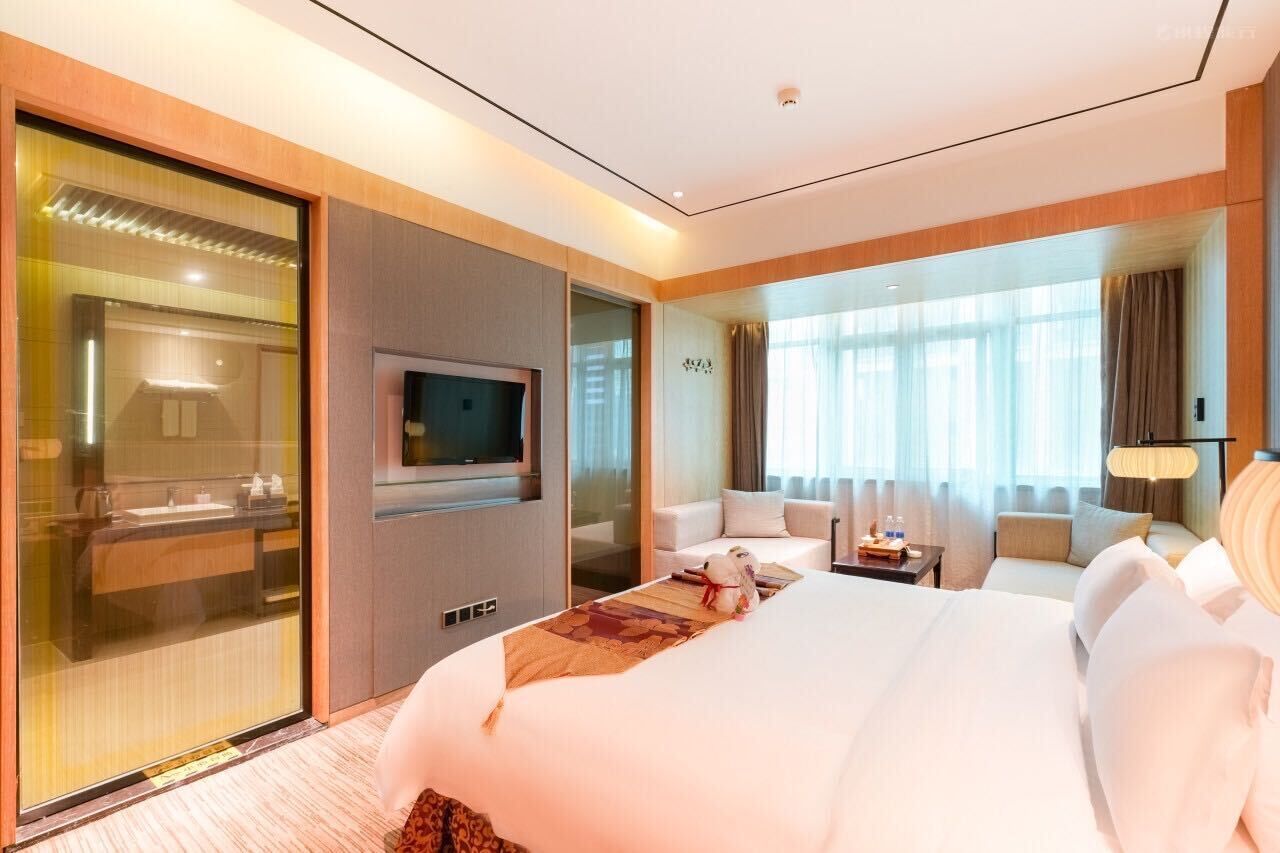 Design Double Room | Desk, blackout drapes, free WiFi, bed sheets