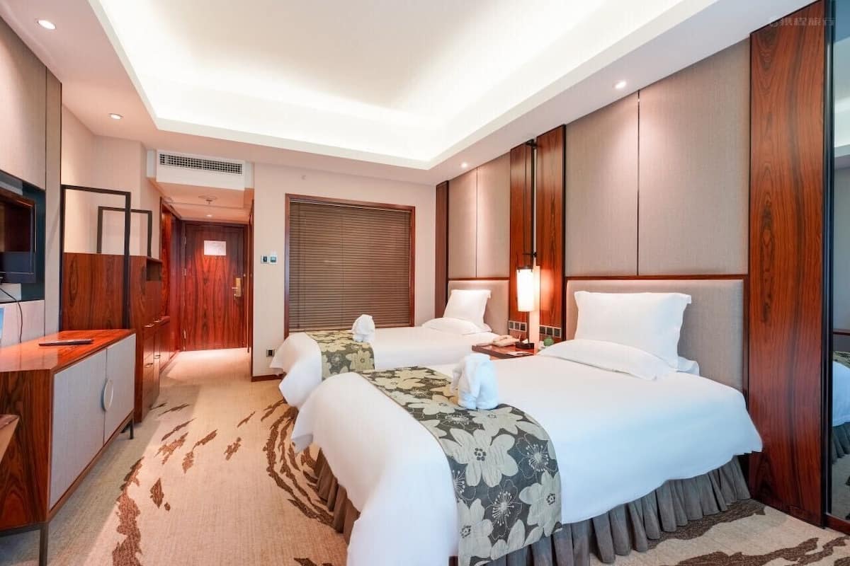 Habitación Deluxe con 2 camas individuales | 1 dormitorio, escritorio, cortinas opacas y wifi gratis