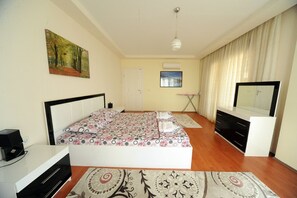 Villa | 3 bedrooms, desk, free WiFi, bed sheets