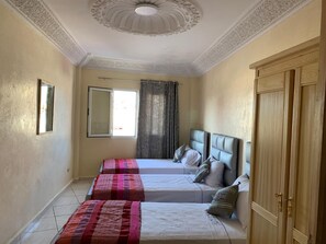 Triple Room | Blackout curtains, free WiFi, bed sheets - Dar Bennis 2 (Rabat)