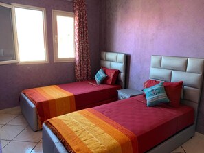 Twin Room | Blackout drapes, free WiFi, bed sheets - Dar Bennis 2 (Rabat)