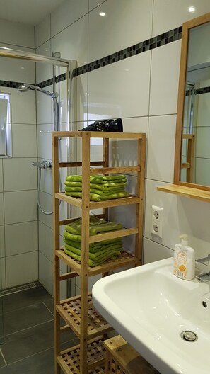 Condo, 1 Bedroom, Non Smoking, Kitchen | Bathroom | Towels