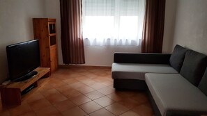 Condo, 1 Bedroom, Non Smoking, Kitchen | Living room | TV, books