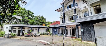 OYO 2452 Hotel Metro