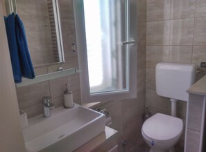 Casa, 2 camere da letto | Bagno | Doccia, asciugacapelli, asciugamani, sapone