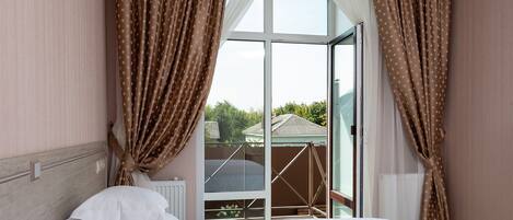 Superior Room | Peralatan tempat tidur premium, langsir/tirai gelap terus