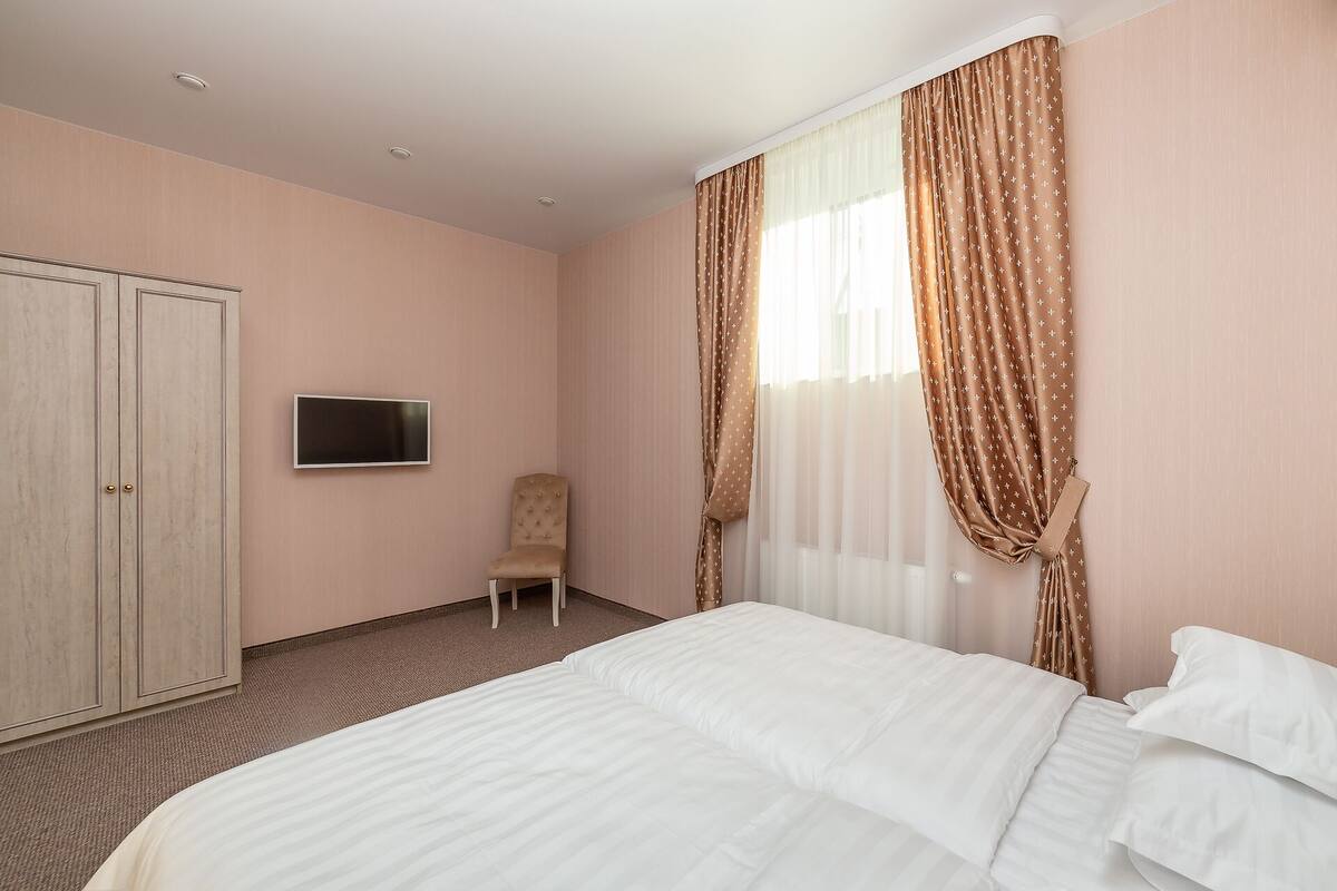 Ropa de cama de alta calidad y cortinas blackout
